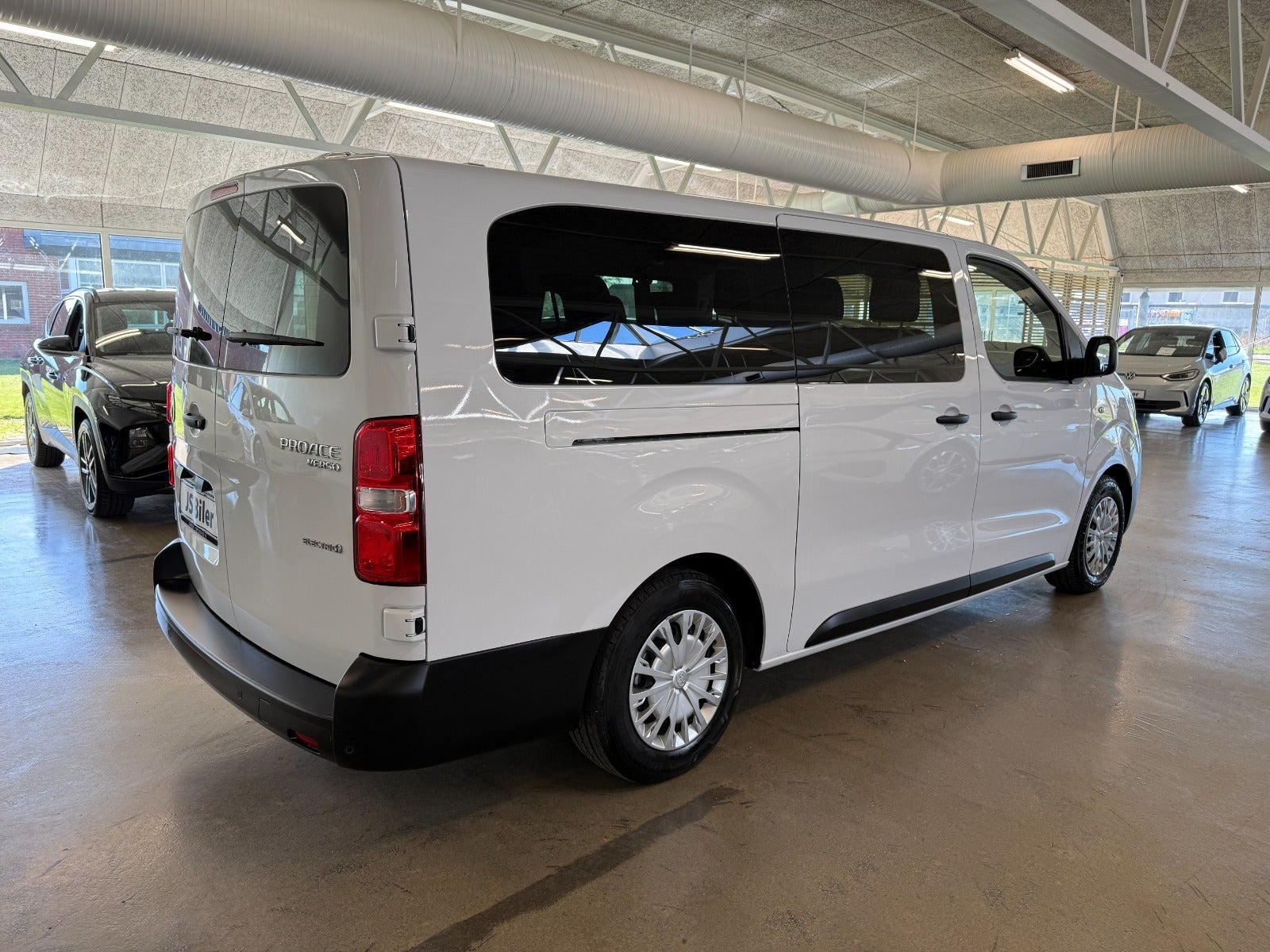 Hvid Toyota Proace Verso fra 2025