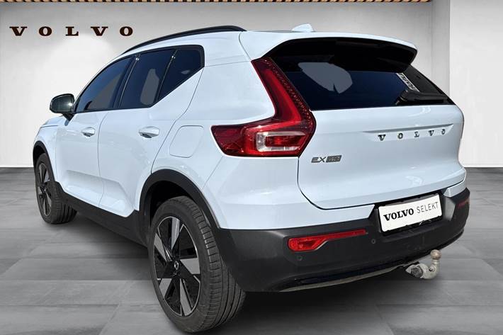 Blå Volvo EX40 fra 2025