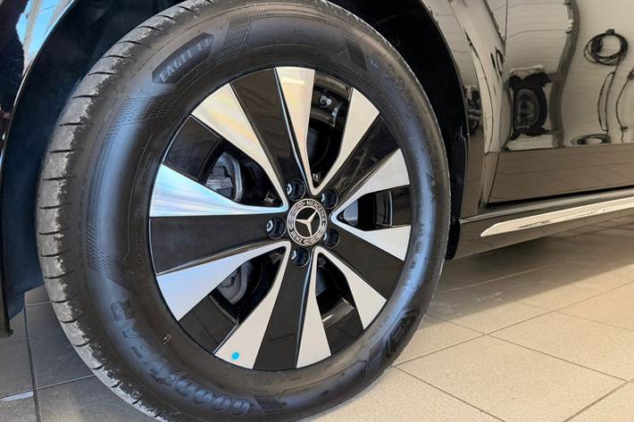 Sort Mercedes EQV300 fra 2025