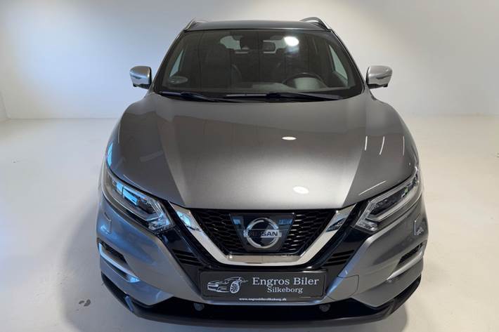 Grå Nissan Qashqai fra 2017