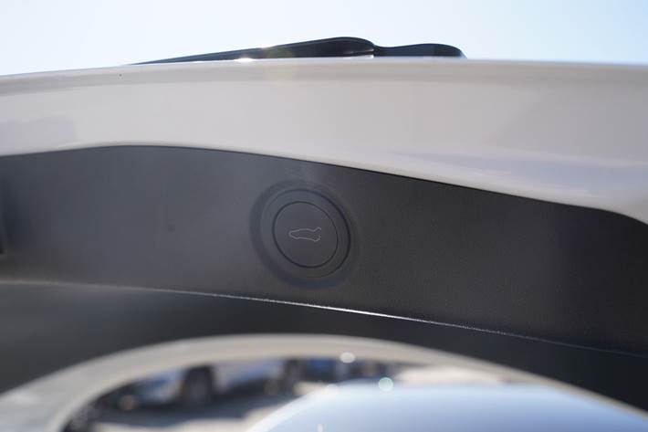 Hvid Tesla Model 3 fra 2026