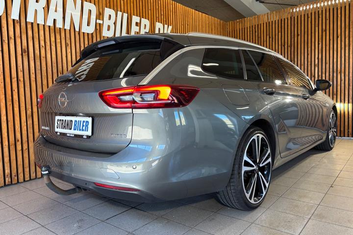 Grå Opel Insignia fra 2018