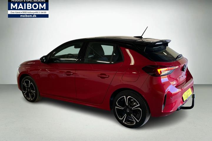 Rød Opel Corsa fra 2024