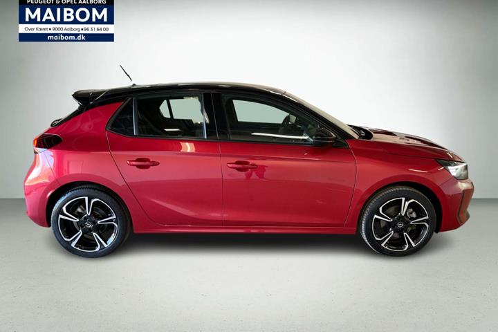 Rød Opel Corsa fra 2024