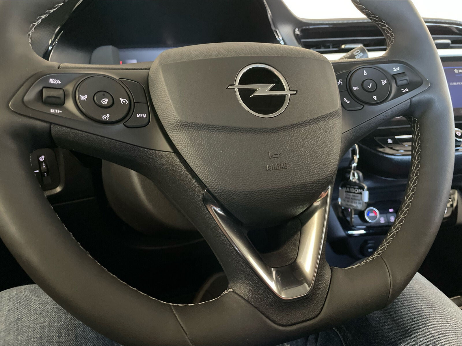 Rød Opel Corsa fra 2024