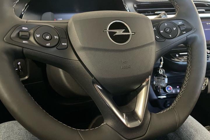 Rød Opel Corsa fra 2024