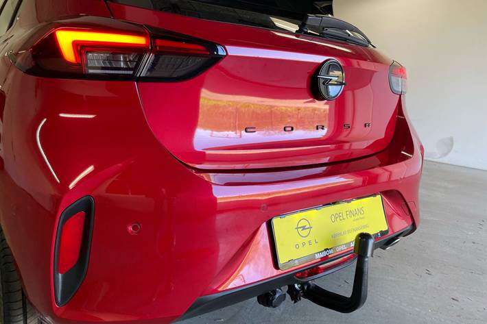 Rød Opel Corsa fra 2024