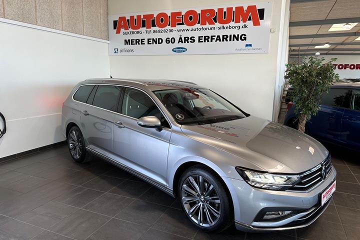 Grå VW Passat fra 2022