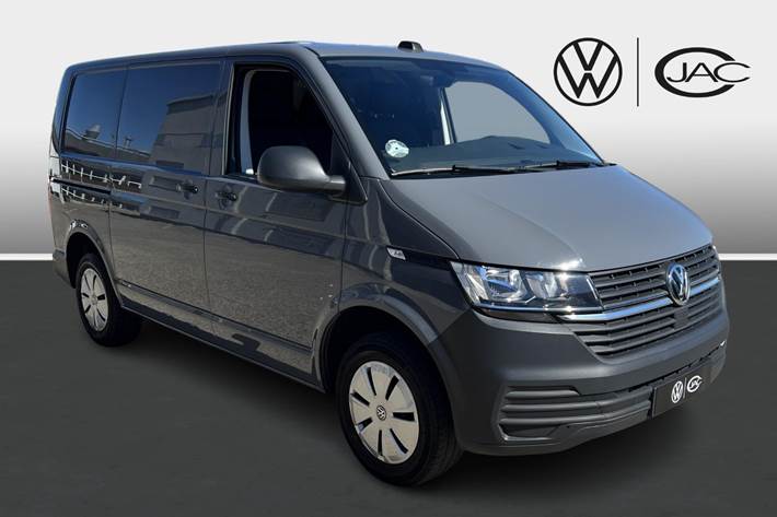 Grå VW Transporter fra 2021