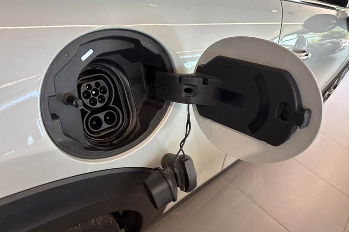 Sølv Mini Cooper SE fra 2022