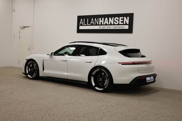 Hvid Porsche Taycan GTS fra 2022