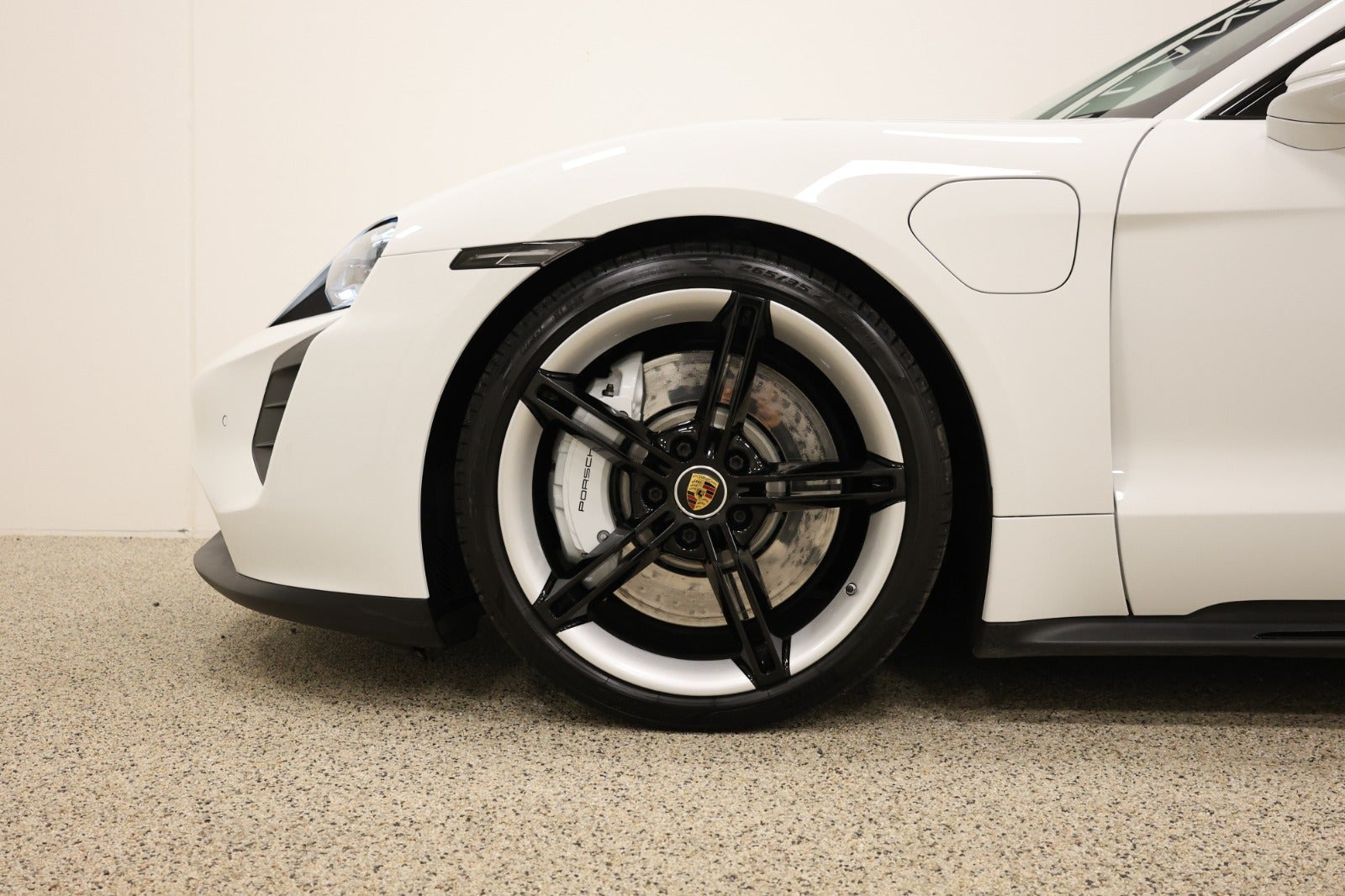 Hvid Porsche Taycan GTS fra 2022