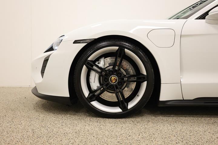 Hvid Porsche Taycan GTS fra 2022