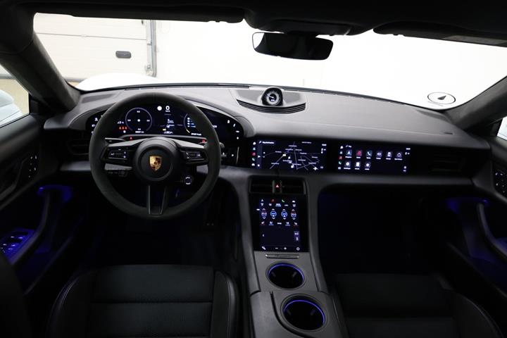 Hvid Porsche Taycan GTS fra 2022
