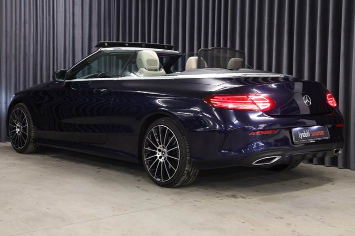 Blå Mercedes C250 d fra 2016
