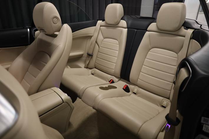 Blå Mercedes C250 d fra 2016