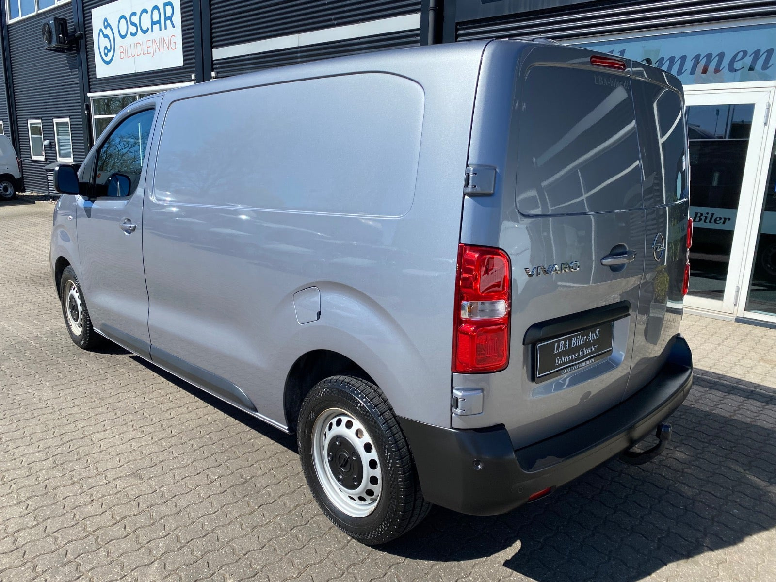 Sølv Opel Vivaro fra 2024