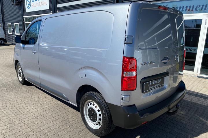 Sølv Opel Vivaro fra 2024