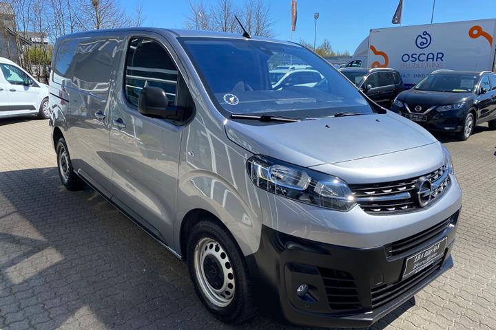 Sølv Opel Vivaro fra 2024