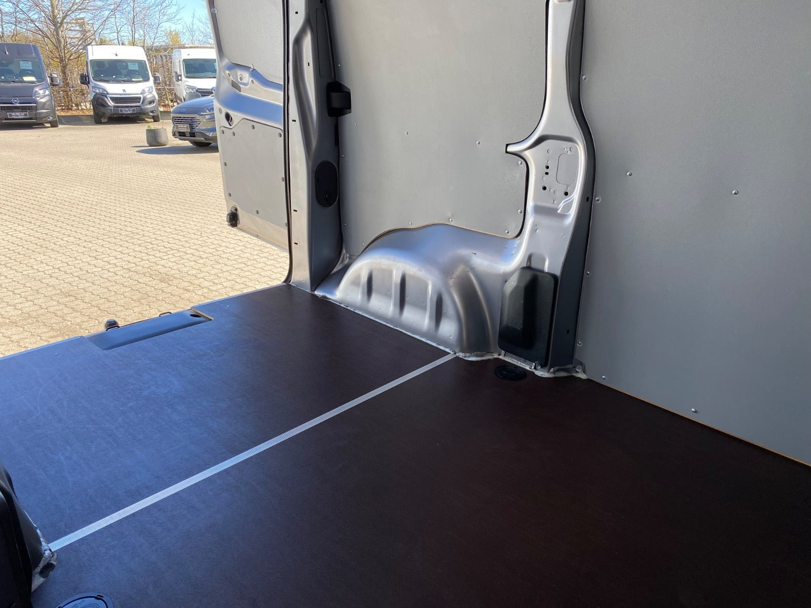 Sølv Opel Vivaro fra 2024