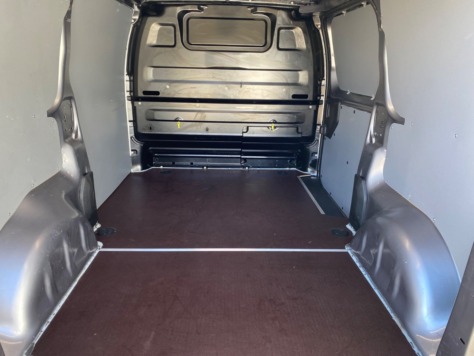 Sølv Opel Vivaro fra 2024