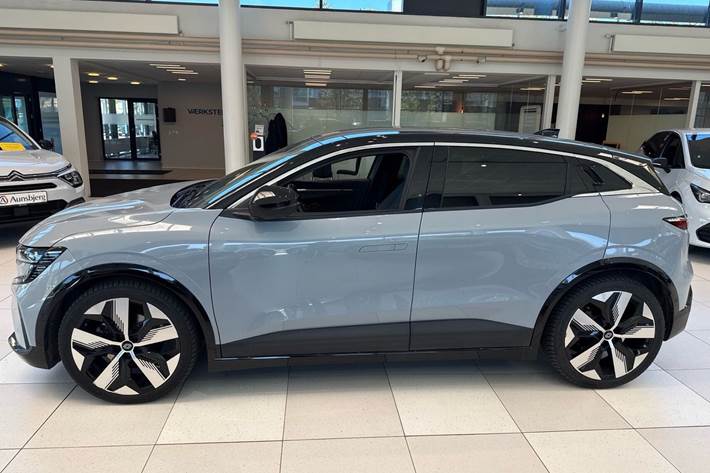 Grå Renault Megane E-Tech fra 2023