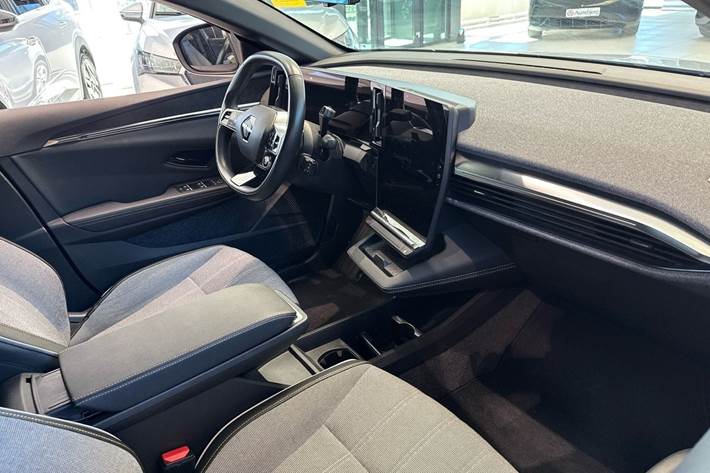 Grå Renault Megane E-Tech fra 2023