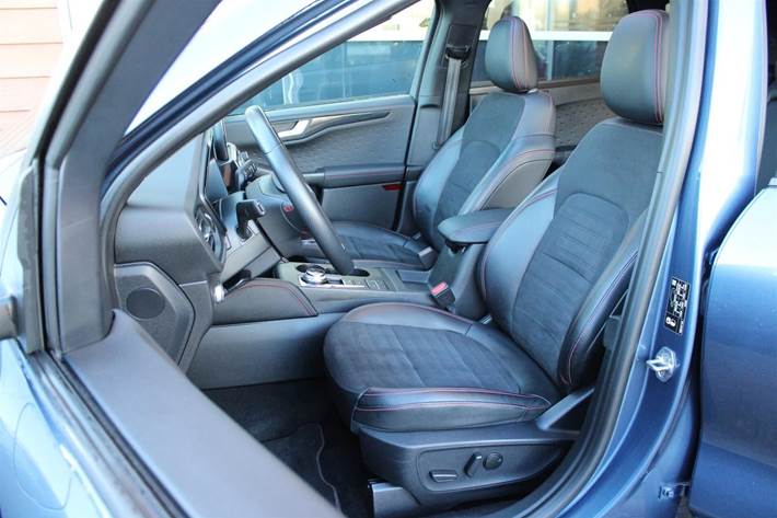 Blå Ford Kuga fra 2020