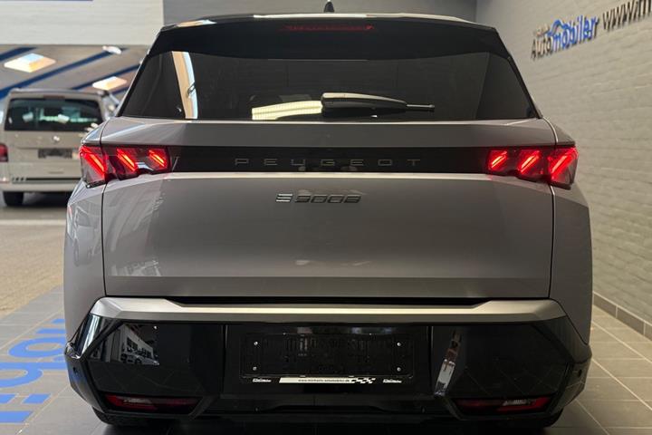 Grå Peugeot e-5008 fra 2025