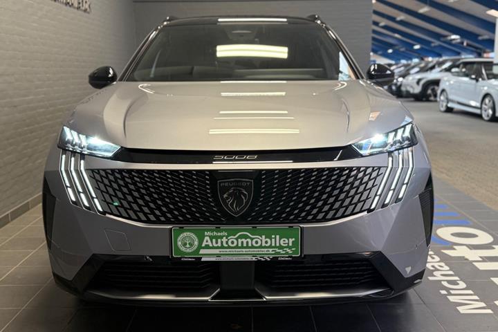 Grå Peugeot e-5008 fra 2025