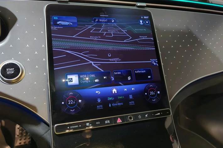 Grå Mercedes EQE350 fra 2023