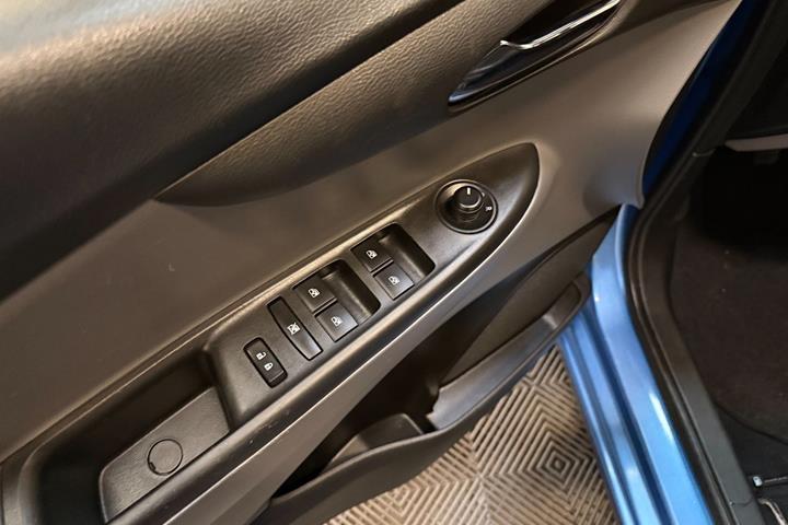 Blå Opel Karl fra 2016 set indefra