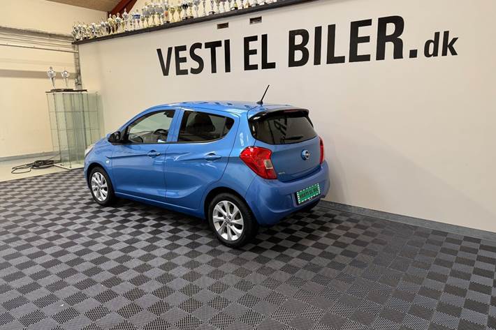 Blå Opel Karl fra 2016
