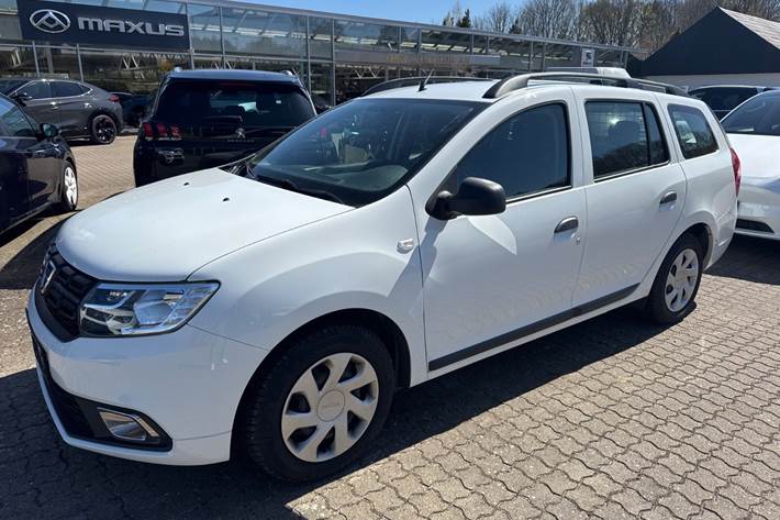 Hvid Dacia Logan fra 2019 set udefra