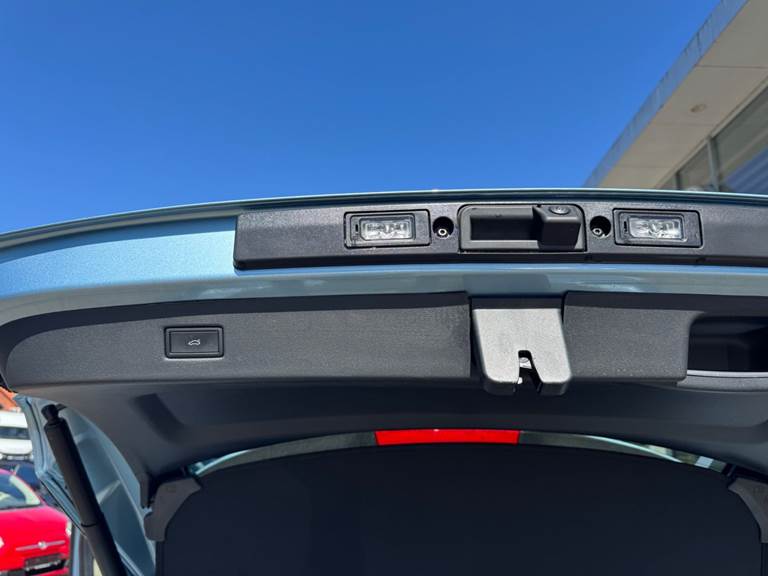 Ford Explorer 77 Premium Extended Range