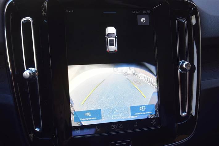 Sort Volvo XC40 fra 2024