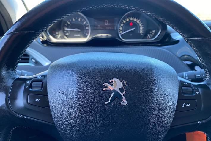 Sort Peugeot 208 fra 2018