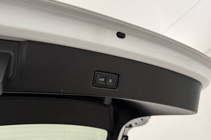 Hvid Audi Q4 fra 2023