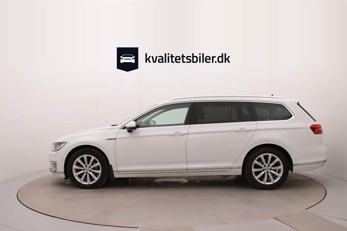 Hvid VW Passat fra 2017