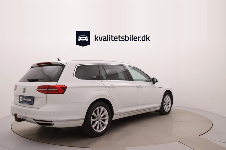 Hvid VW Passat fra 2017