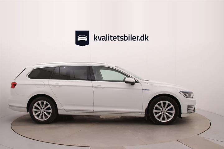 Hvid VW Passat fra 2017