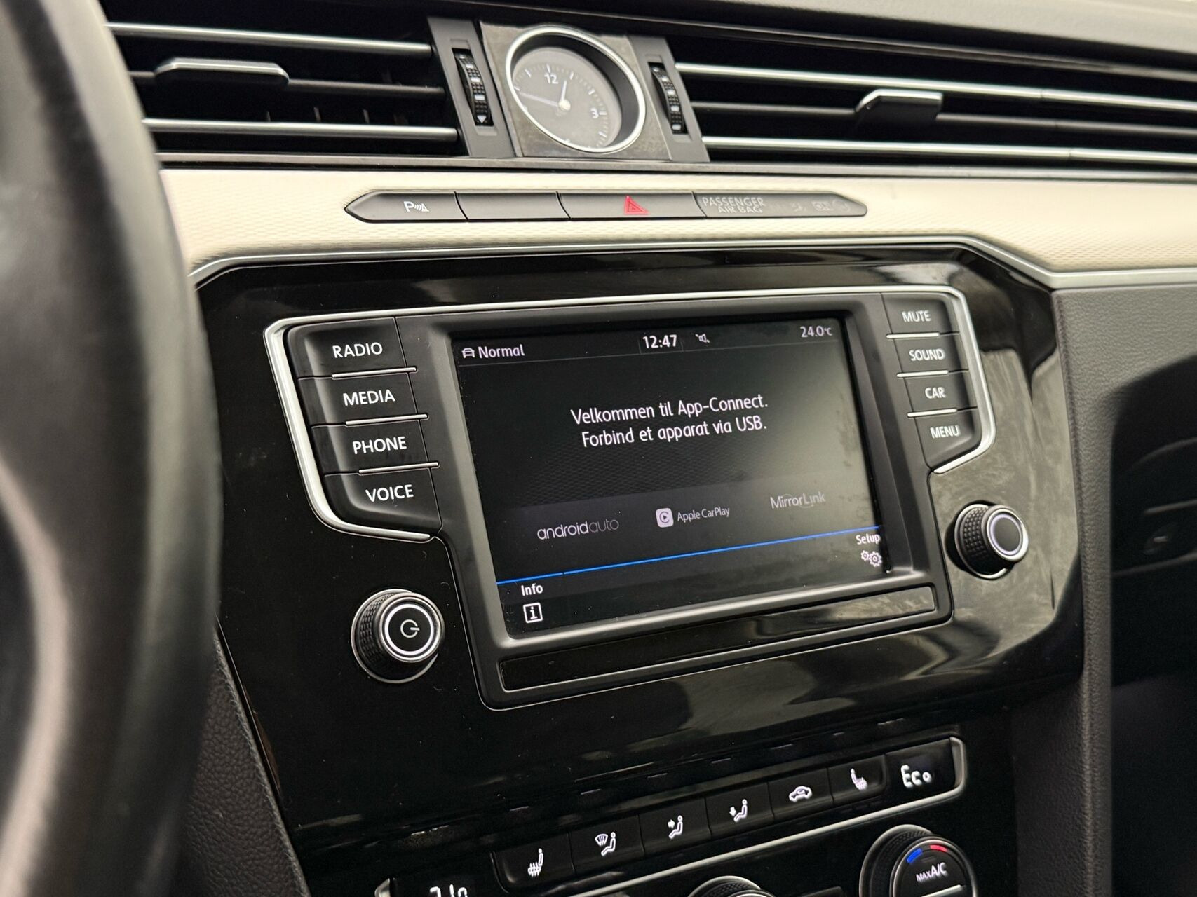 Hvid VW Passat fra 2017