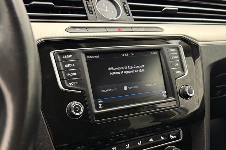 Hvid VW Passat fra 2017