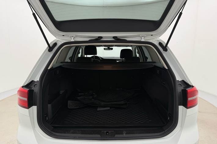 Hvid VW Passat fra 2017