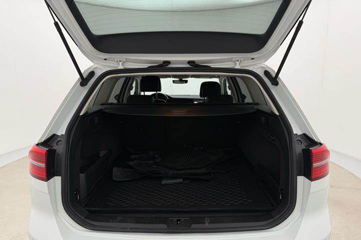 Hvid VW Passat fra 2017