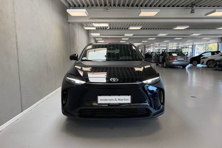 Sort Toyota BZ4X fra 2024