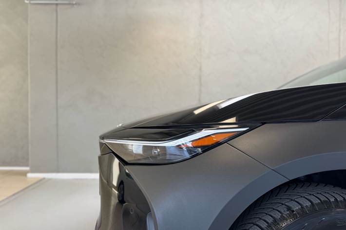 Sort Toyota BZ4X fra 2024