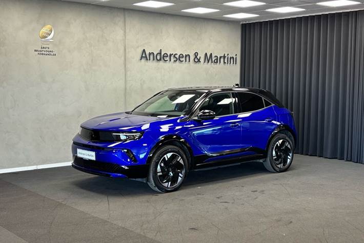 Blå Opel Mokka-e fra 2025