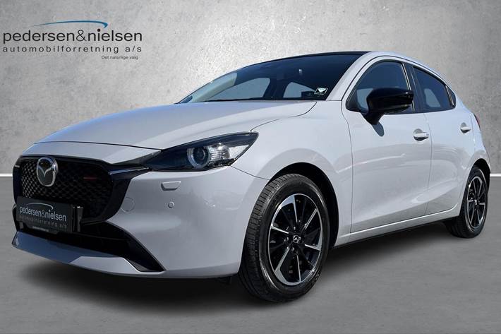 Grå Mazda 2 fra 2023