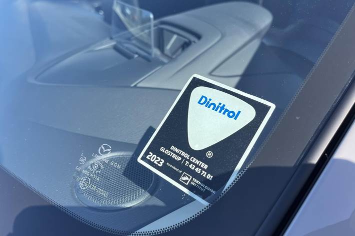 Grå Mazda 2 fra 2023